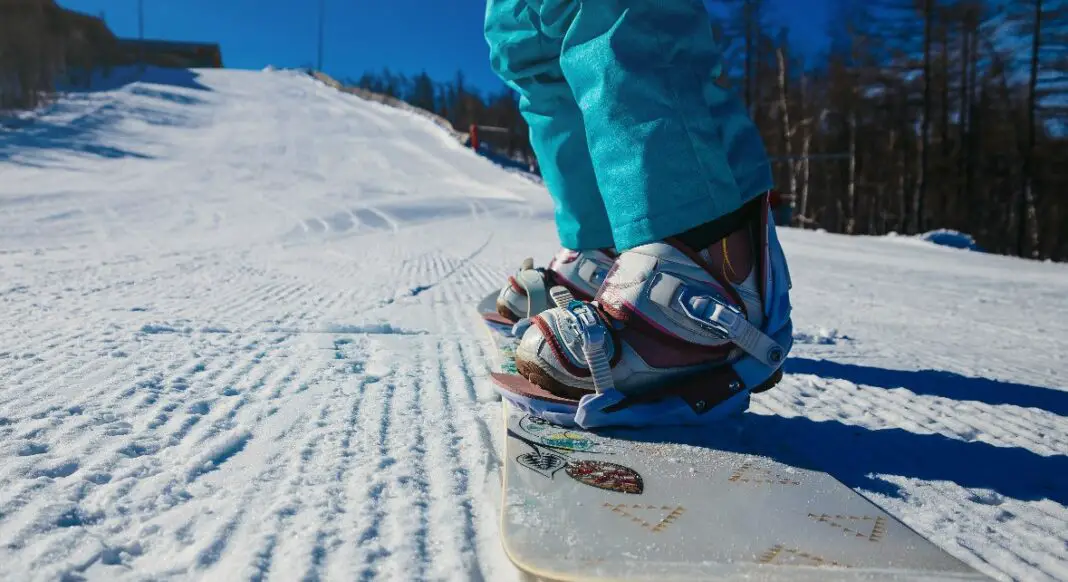 7 Best Snowboards For Beginners 2023 - Reviews